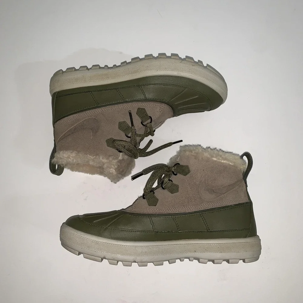 Nike Woodside Boots Womens 8 Green Suede Faux Fur Lined Winter 537345-200